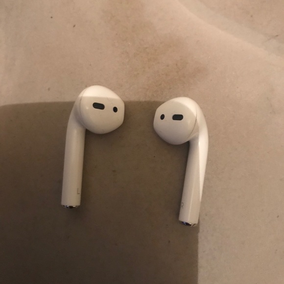 AirPods - Picture 2 of 5